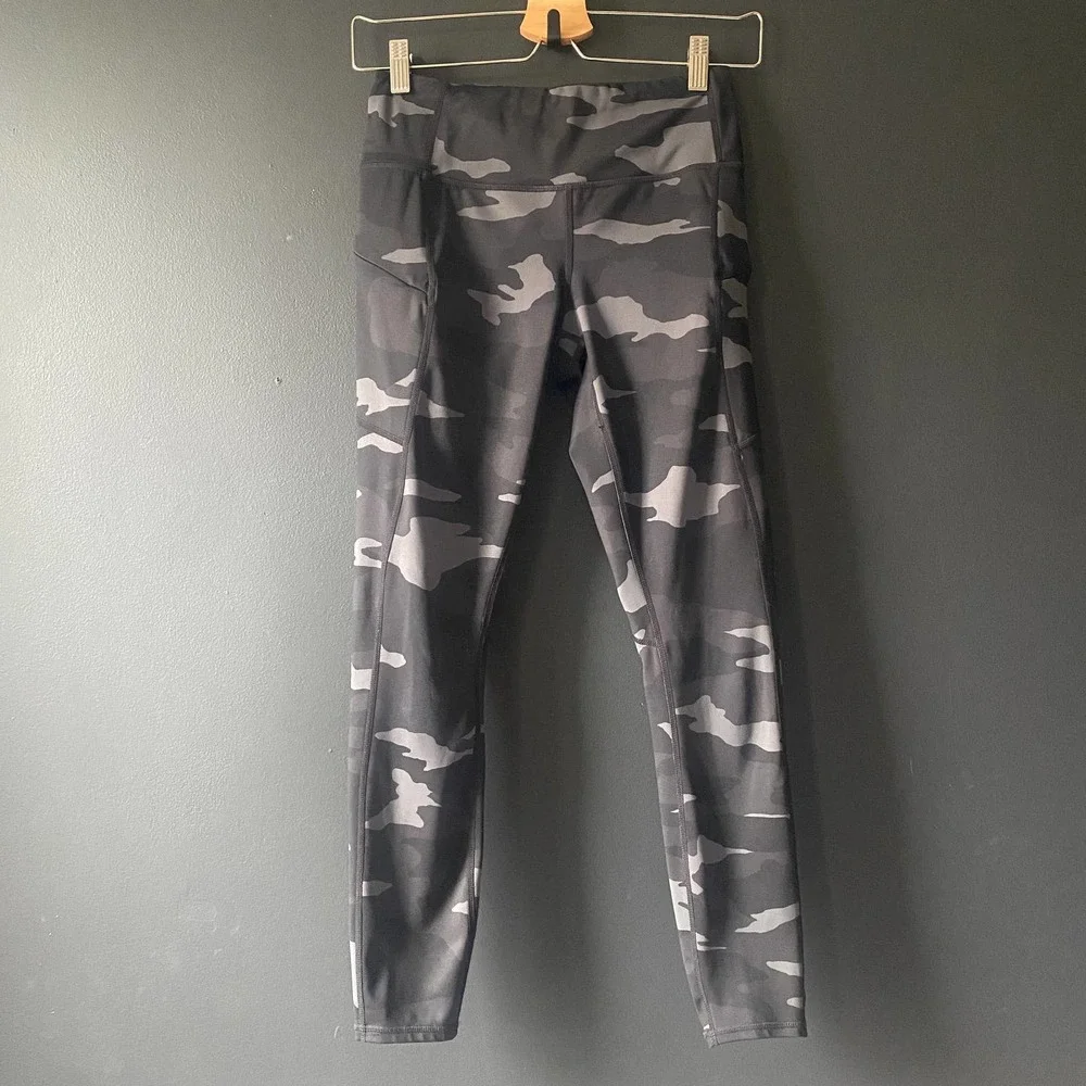 Athleta Camo Contender 7/8 Tight Black Gray Sz XS